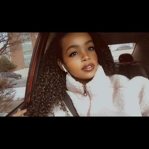 Meet your Posher, Hawi